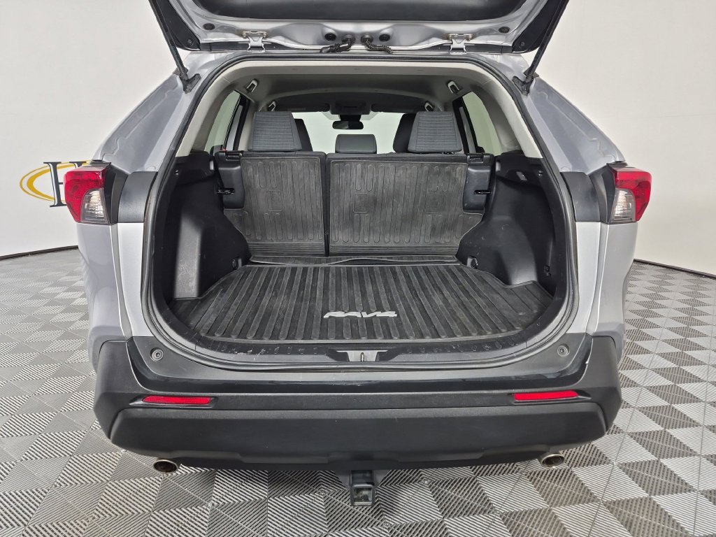 Used 2021 Toyota RAV4 LE FWD image 32