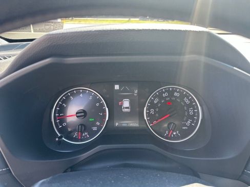 Used 2022 Toyota RAV4 XLE AWD/4WD image 17