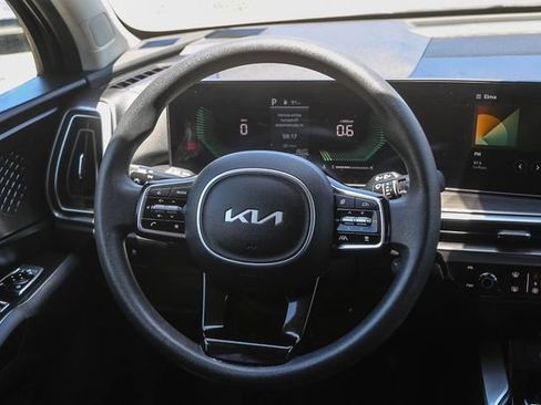 Certified 2025 Kia Sorento LX FWD image 16