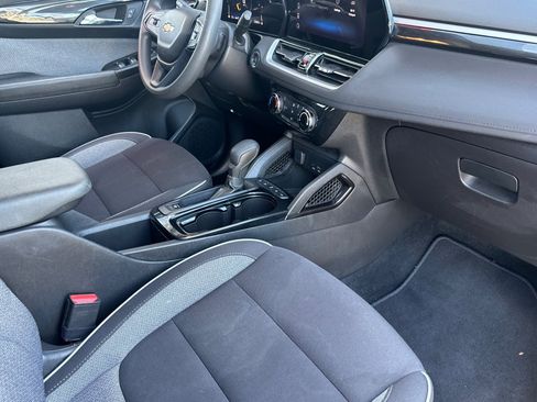 Used 2025 Chevrolet TrailBlazer LT w/ Driver Confidence Package AWD/4WD image 32