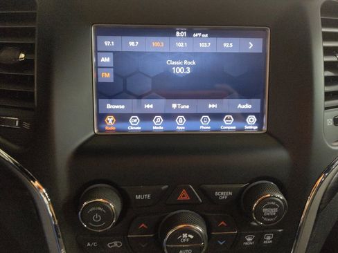 Used 2019 Jeep Grand Cherokee Laredo image 25