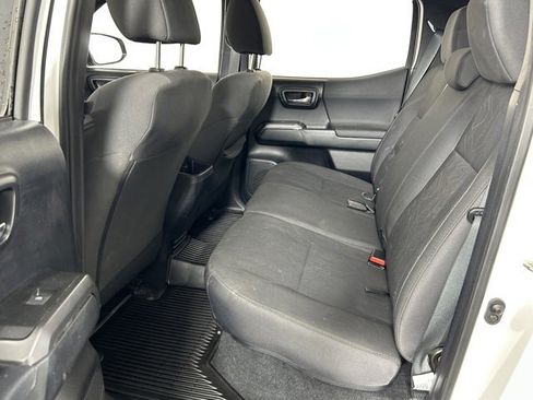 Used 2017 Toyota Tacoma TRD Off-Road w/ Tow Package (A/T) image 13