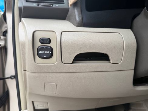 Used 2009 Toyota Camry LE FWD image 17