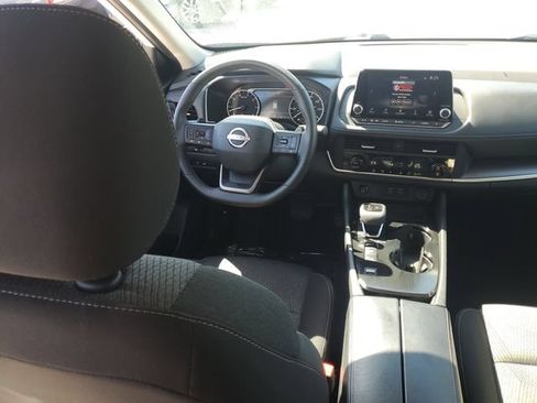 Used 2025 Nissan Rogue SV FWD image 21