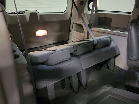 Used 2010 Chrysler Town & Country Touring image 22