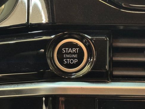 Used 2023 Nissan Pathfinder SL image 34