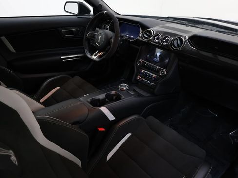 Used 2022 Ford Mustang Shelby GT500 w/ Carbon Fiber Track Pack RWD image 86