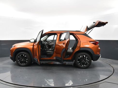 Used 2022 Chevrolet TrailBlazer LT w/ LPO, Blackout Package image 35