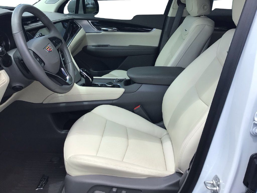 Used 2024 Cadillac XT6 Premium Luxury AWD/4WD image 9