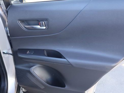 Used 2024 Toyota Venza LE image 28