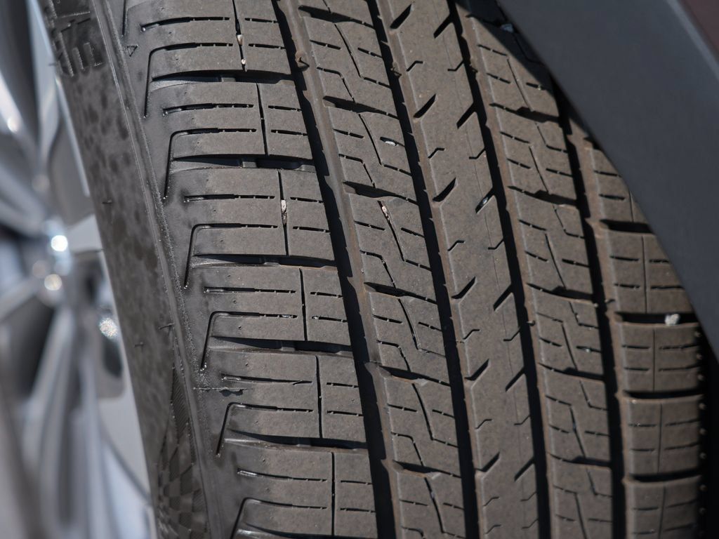 Certified 2024 Buick Envision Preferred AWD/4WD image 35