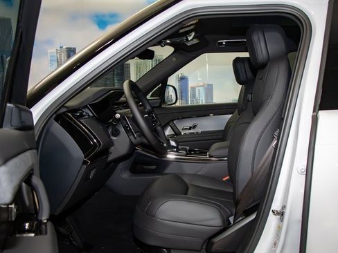 New 2025 Land Rover Range Rover Sport SE image 19