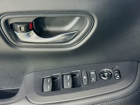 Used 2025 Honda HR-V LX image 23