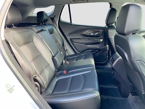 Used 2024 GMC Terrain SLT image 25