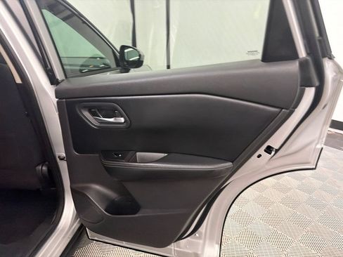 Used 2024 Nissan Rogue SV AWD/4WD image 17
