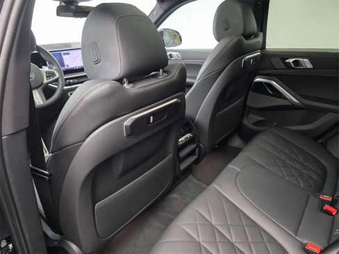 Used 2024 BMW X6 xDrive40i w/ Premium Package image 15