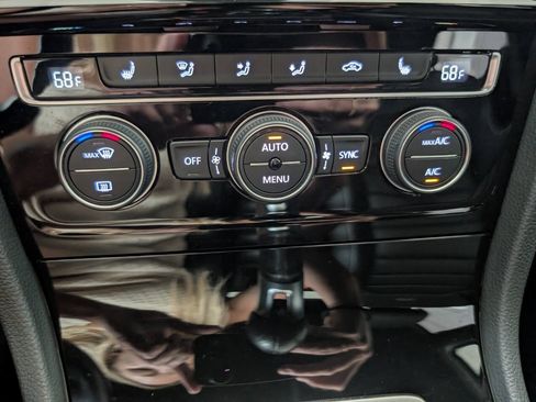 Used 2018 Volkswagen Golf 4-Door AWD/4WD image 12