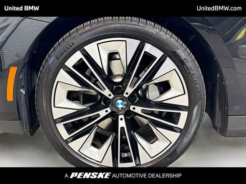 Used 2025 BMW 530i w/ Premium Package image 2