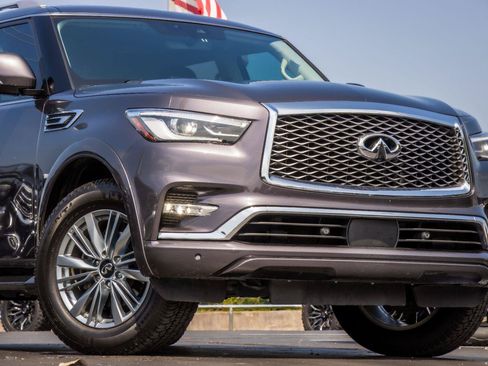 Used 2022 INFINITI QX80 Luxe w/ All-Season Package RWD image 3