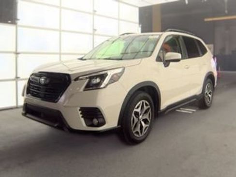 Used 2022 Subaru Forester Premium AWD/4WD image 2