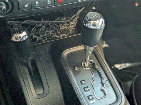 Used 2015 Jeep Wrangler Unlimited Sahara w/ Connectivity Group AWD/4WD image 12