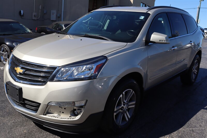 Used 2017 Chevrolet Traverse LT FWD image 3