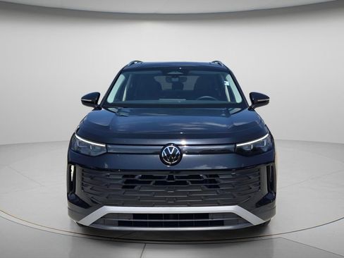 Certified 2026 Volkswagen Tiguan SE w/ Panoramic Sunroof Package FWD image 5