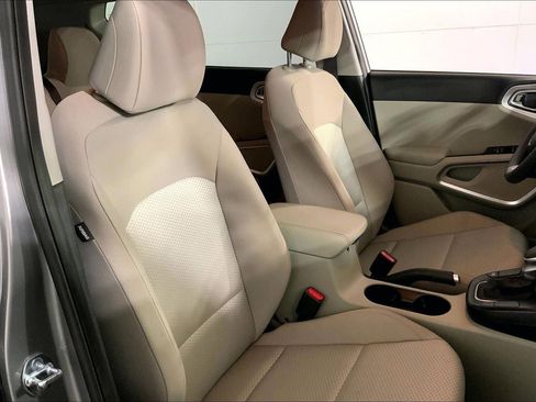 Certified 2025 Kia Soul LX w/ LX Technology Package image 7