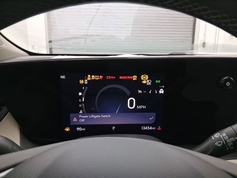 Used 2025 Buick Encore GX Avenir w/ Avenir Technology Package image 19