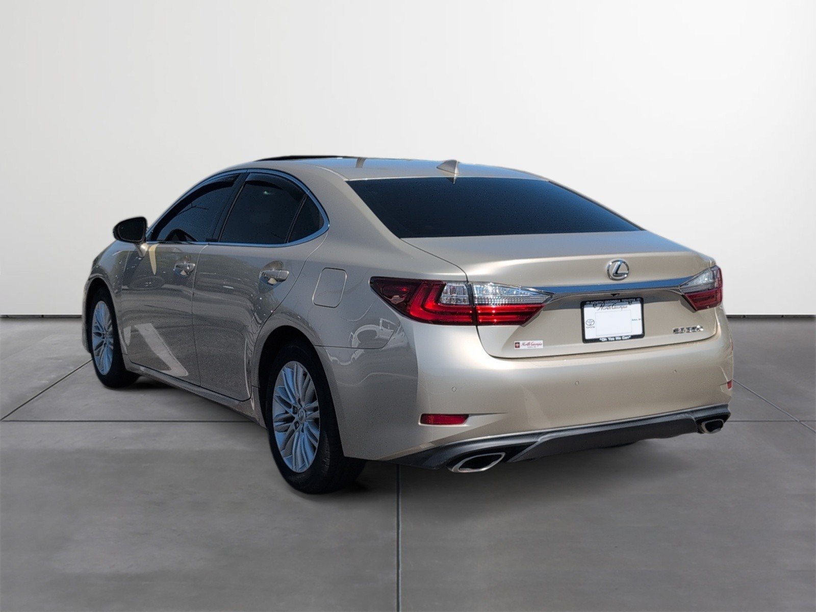 Used 2016 Lexus ES 350 w/ Premium Package w/Wood Trim FWD image 4
