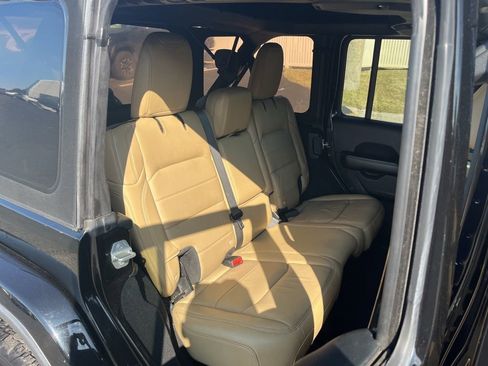 Used 2018 Jeep Wrangler Unlimited Sahara image 20