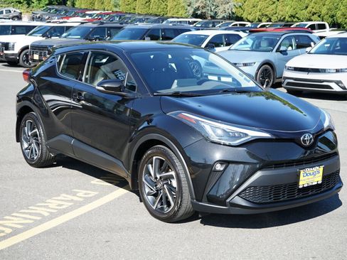 Used 2022 Toyota C-HR Limited image 3