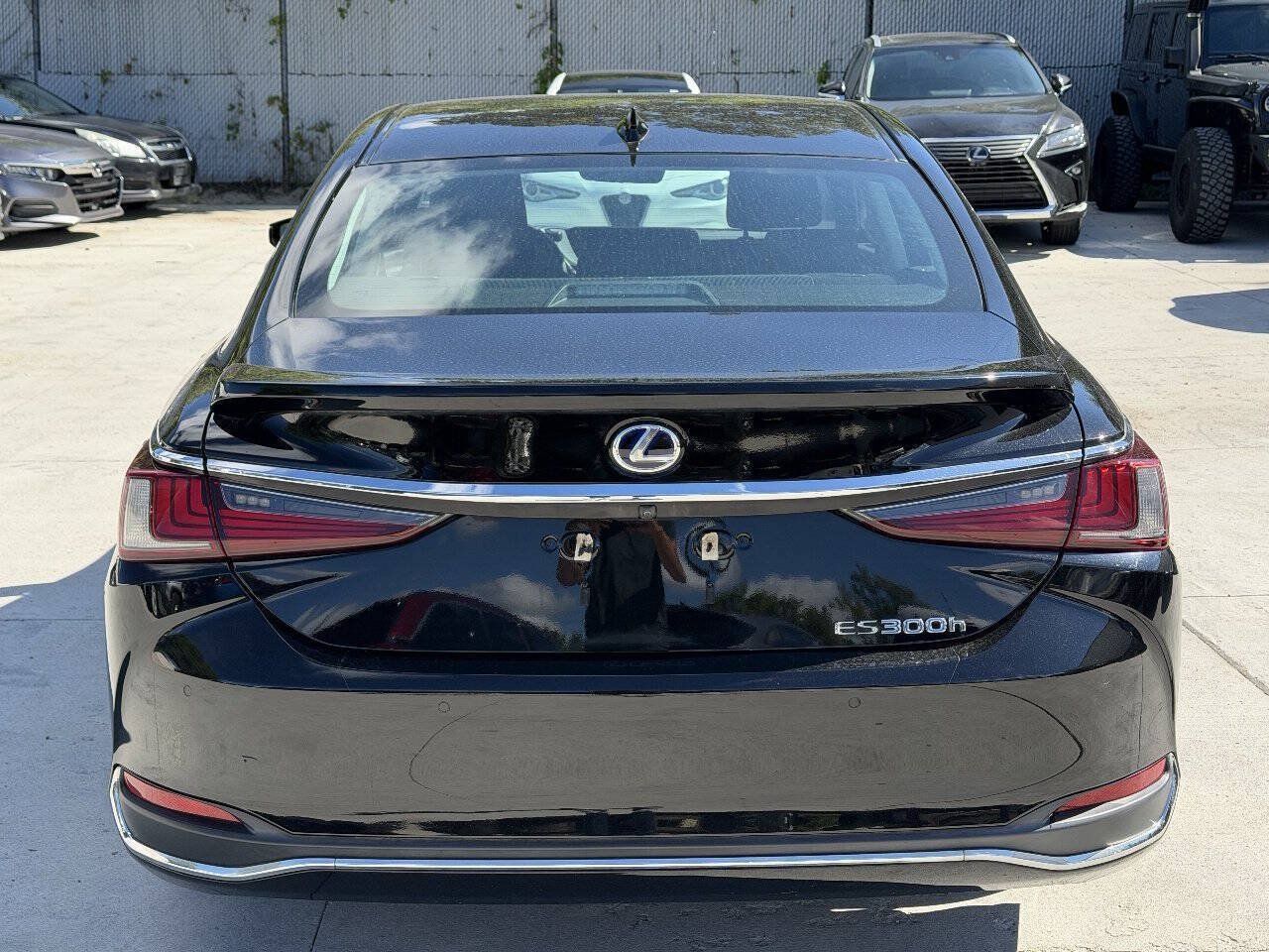 Used 2019 Lexus ES 300h w/ Accessory Package 2 FWD image 6
