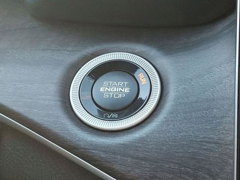 Used 2025 Jeep Grand Cherokee L Limited w/ Black Appearance Package image 24