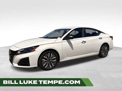 Used 2025 Nissan Altima 2.5 SV FWD image 1