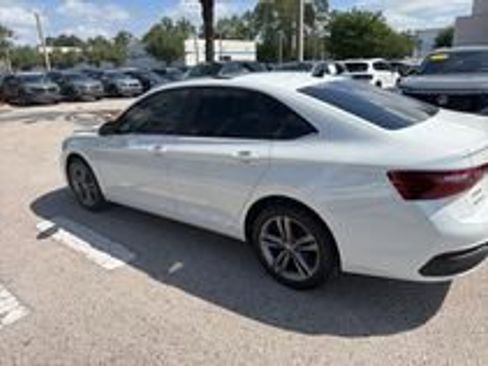 Certified 2023 Volkswagen Jetta SE w/ Panoramic Sunroof Package FWD image 29