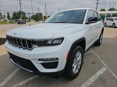 Used 2023 Jeep Grand Cherokee Limited AWD/4WD image 7