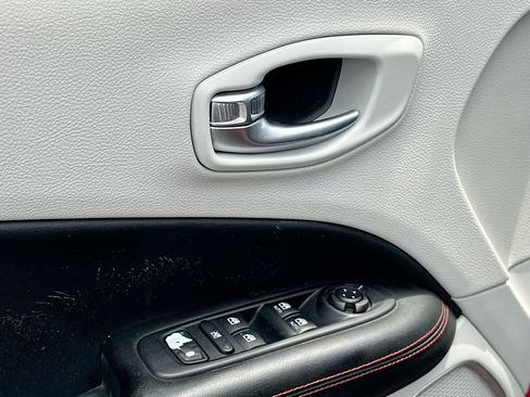 Used 2019 Jeep Compass Limited FWD image 21