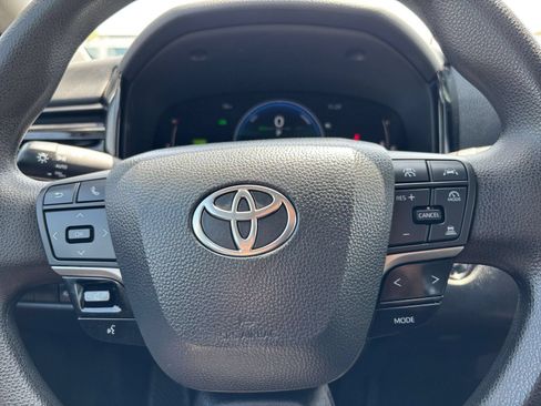 Used 2025 Toyota Camry LE FWD image 28