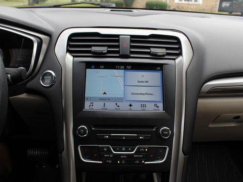 Used 2017 Ford Fusion SE w/ Fusion SE Technology Package FWD image 28