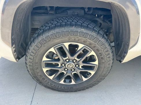 Used 2022 Toyota Tundra Limited AWD/4WD image 11