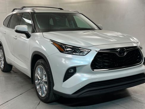 Used 2023 Toyota Highlander Limited AWD/4WD image 8