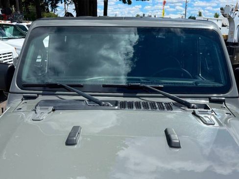 Used 2020 Jeep Gladiator Sport w/ Quick Order Package 24S AWD/4WD image 19
