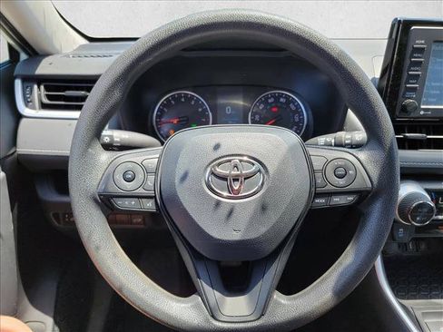 Used 2022 Toyota RAV4 XLE w/ Convenience Package FWD image 17