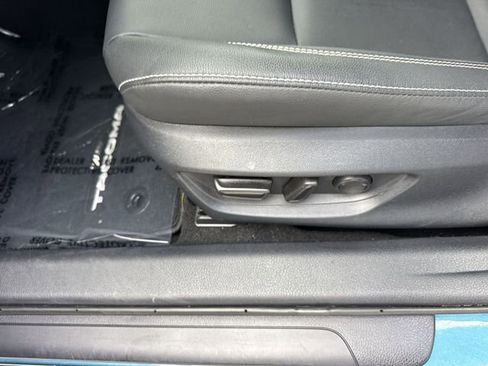 Used 2025 Toyota Camry SE image 12