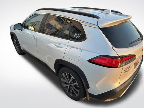 Used 2024 Toyota Corolla Cross XLE w/ Convenience Package image 6