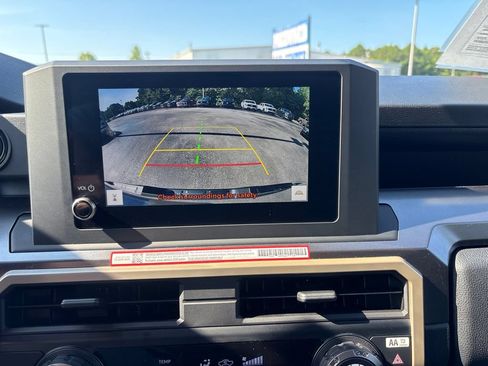 Used 2025 Toyota Tacoma SR5 AWD/4WD image 29