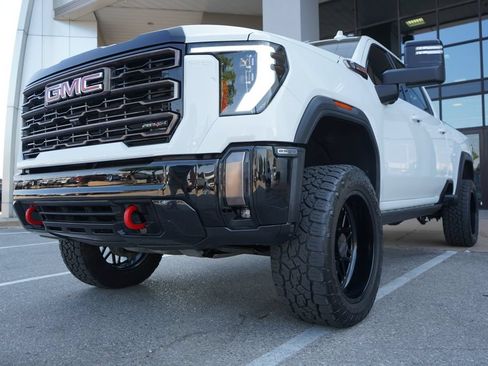 Used 2024 GMC Sierra 2500 AT4X AWD/4WD image 5
