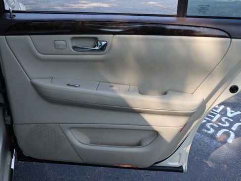 Used 2011 Cadillac DTS Luxury FWD image 17