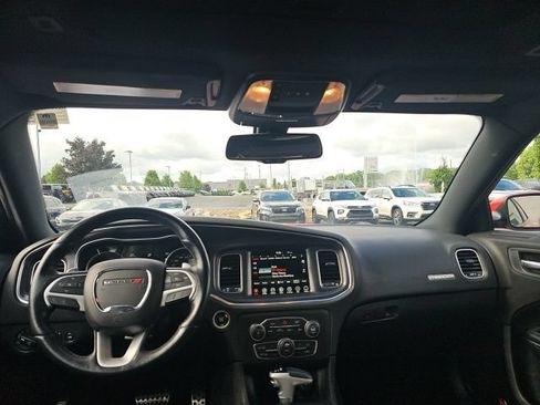 Used 2017 Dodge Charger R/T Scat Pack w/ Beats Audio Group RWD image 11